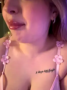 KellyMoors online show from 12/16/25, 02:38