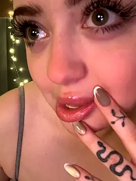 KellyMoors online show from 12/22/25, 02:08