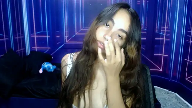 Snapshot of solarboom18 chatting on 10/10/25, 07:02 solarboom18 online show from 10/10/25, 07:02