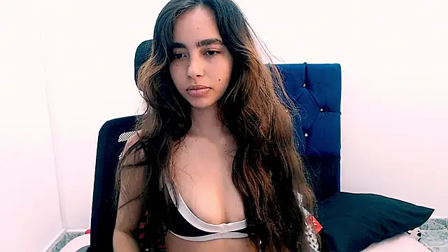 Snapshot of solarboom18 chatting on 10/16/25, 07:15 solarboom18 online show from 10/16/25, 07:15