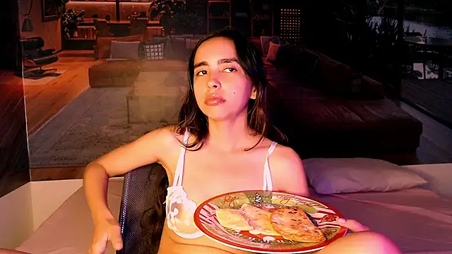 Snapshot of solarboom18 chatting on 11/26/25, 07:04 solarboom18 online show from 11/26/25, 07:04