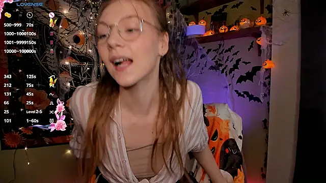 Snapshot of lyra_thenymph chatting on 10/23/25, 10:36 lyra thenymph online show from 10/23/25, 10:36