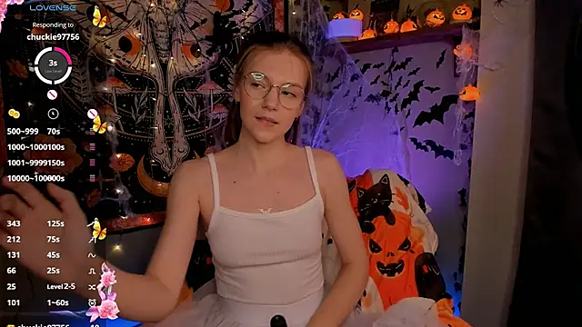 lyra thenymph online show from 10/24/25, 10:33