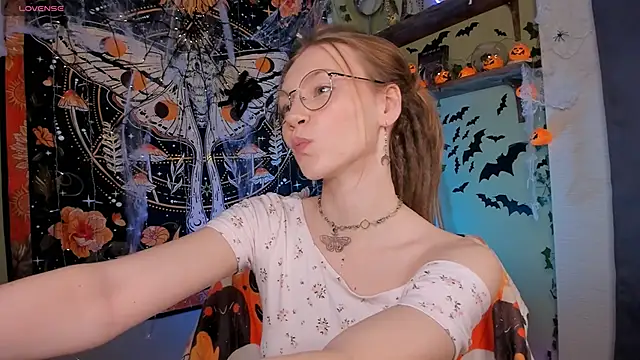 lyra thenymph online show from 10/26/25, 02:12