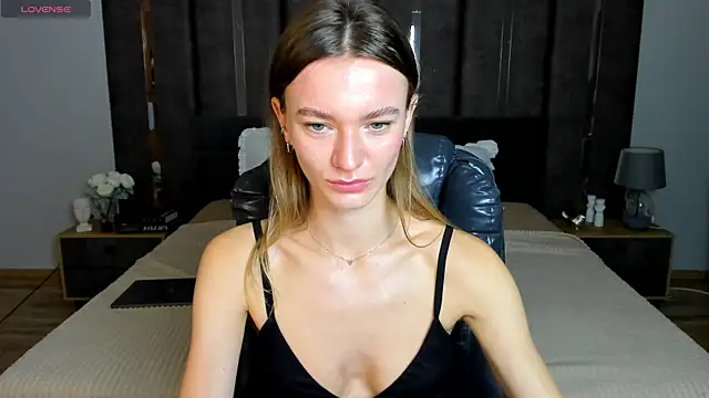 Snapshot of EvaToniz chatting on 10/08/25, 01:14 EvaToniz online show from 10/08/25, 01:14