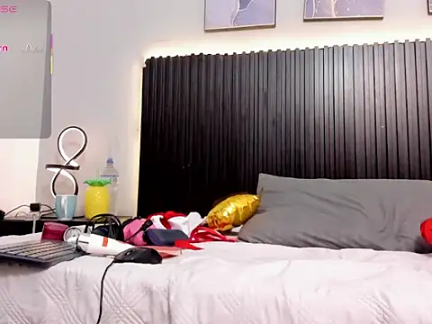 Snapshot of Julieta_Slav3 chatting on 02/13/26, 09:00 Julieta Slav3 online show from 02/13/26, 09:00