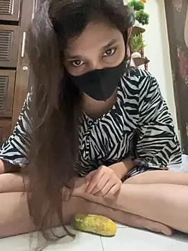Snapshot of Sweet_Couple59 chatting on 10/23/25, 04:39 Sweet Couple59 online show from 10/23/25, 04:39