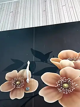 tulip-bae online show from 10/18/25, 12:57