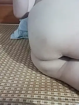 tulip-bae online show from 11/18/25, 06:40