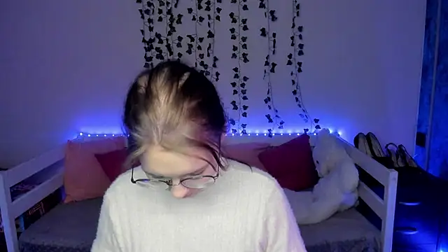 shy elina01 online show from 10/18/25, 10:38