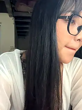 Snapshot of Linh5790 chatting on 10/08/25, 05:05 Linh5790 online show from 10/08/25, 05:05