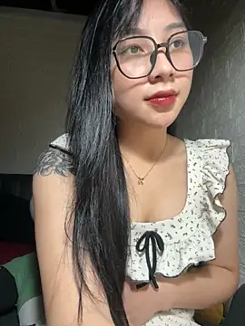 Snapshot of Linh5790 chatting on 10/16/25, 03:24 Linh5790 online show from 10/16/25, 03:24