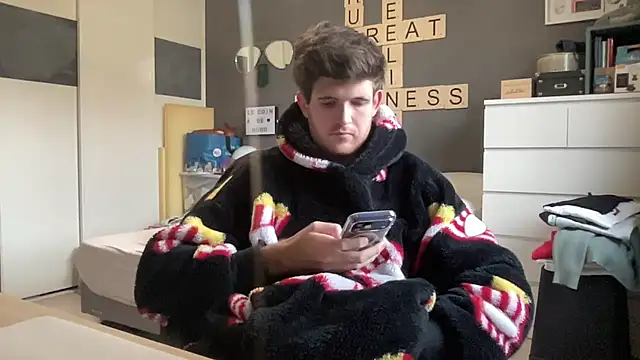 Snapshot of VersaGoo chatting on 11/30/25, 09:35 VersaGoo online show from 11/30/25, 09:35