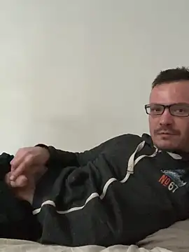 viktor1992-1-1 online show from 03/11/26, 04:02