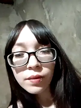 Snapshot of miaahot69 chatting on 10/20/25, 08:59 miaahot69 online show from 10/20/25, 08:59