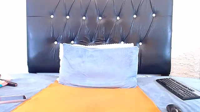 LadyBear2002 online show from 03/27/26, 05:01