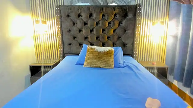 Nikki Vesper online show from 04/12/26, 03:33