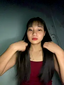 Snapshot of banlinh004 chatting on 10/31/25, 12:44 banlinh004 online show from 10/31/25, 12:44