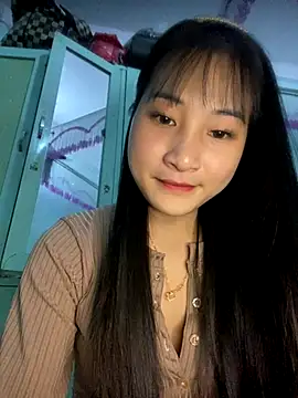 Snapshot of banlinh004 chatting on 11/24/25, 07:41 banlinh004 online show from 11/24/25, 07:41