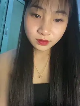 Snapshot of banlinh004 chatting on 12/20/25, 02:13 banlinh004 online show from 12/20/25, 02:13