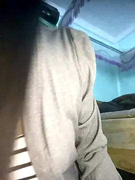 banlinh004 online show from 12/22/25, 04:04