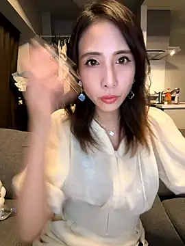 Snapshot of rena_rena_rena chatting on 10/08/25, 04:15 rena rena rena online show from 10/08/25, 04:15