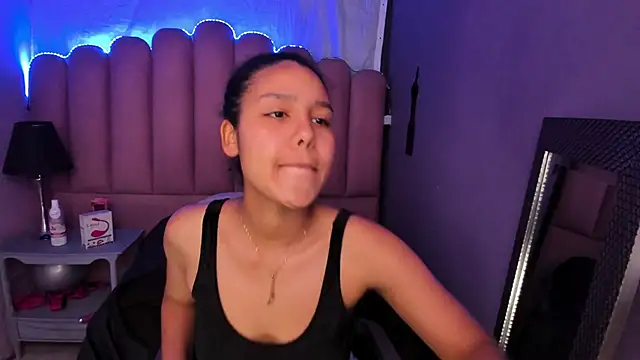 Snapshot of AriaVega chatting on 11/06/25, 11:11 AriaVega online show from 11/06/25, 11:11