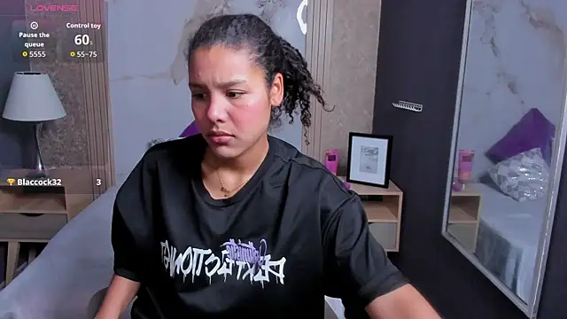 AriaVega online show from 11/24/25, 12:16