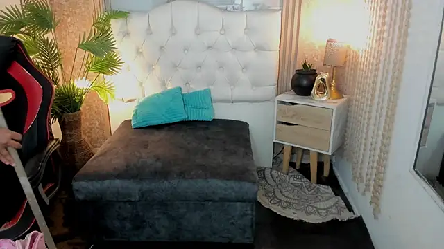 AriaVega online show from 04/12/26, 01:16