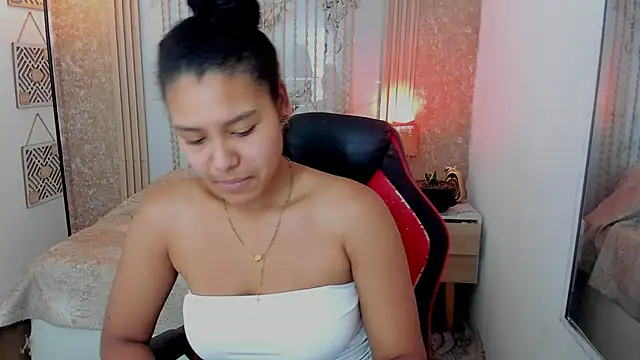 Snapshot of AriaVega chatting on 05/06/26, 12:43 AriaVega online show from 05/06/26, 12:43