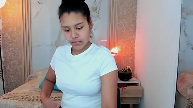 Snapshot of AriaVega chatting on 05/15/26, 12:12 AriaVega online show from 05/15/26, 12:12
