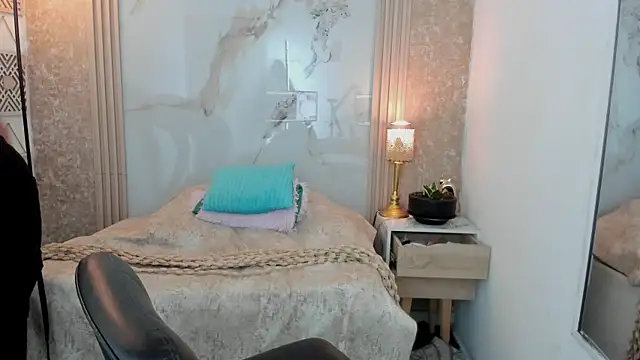 Snapshot of AriaVega chatting on 05/16/26, 12:37 AriaVega online show from 05/16/26, 12:37