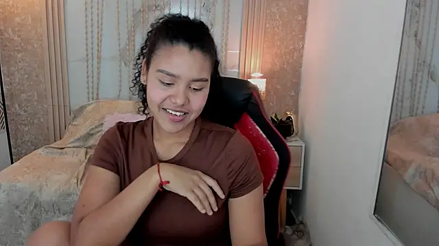 Snapshot of AriaVega chatting on 05/18/26, 02:12 AriaVega online show from 05/18/26, 02:12