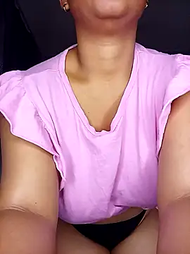 Snapshot of Sultrytits6 chatting on 10/24/25, 10:17 Sultrytits6 online show from 10/24/25, 10:17