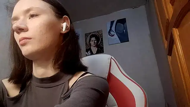 Snapshot of LidaGreist chatting on 10/17/25, 03:47 LidaGreist online show from 10/17/25, 03:47