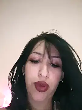 Snapshot of annyrusso chatting on 11/27/25, 04:42 annyrusso online show from 11/27/25, 04:42