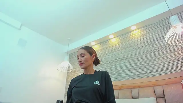 Snapshot of isaa_stone chatting on 10/23/25, 06:17 isaa stone online show from 10/23/25, 06:17