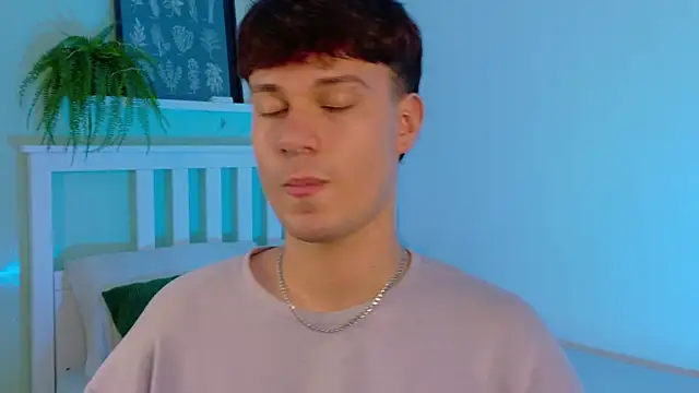 Snapshot of LiamThunder05_ chatting on 10/16/25, 07:37 LiamThunder05 online show from 10/16/25, 07:37