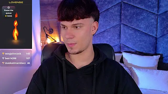 Snapshot of LiamThunder05_ chatting on 10/29/25, 03:20 LiamThunder05 online show from 10/29/25, 03:20