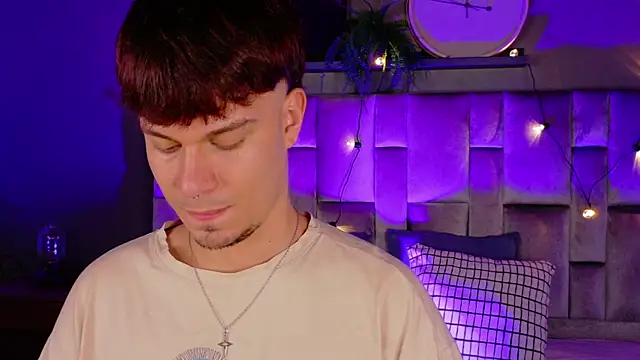 Snapshot of LiamThunder05_ chatting on 10/30/25, 03:30 LiamThunder05 online show from 10/30/25, 03:30