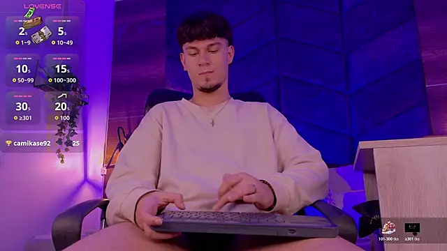 Snapshot of LiamThunder05_ chatting on 11/10/25, 03:05 LiamThunder05 online show from 11/10/25, 03:05