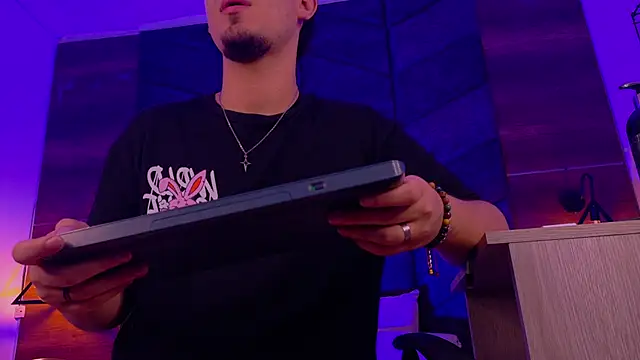 Snapshot of LiamThunder05_ chatting on 11/12/25, 03:07 LiamThunder05 online show from 11/12/25, 03:07