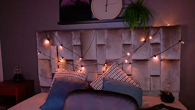 Snapshot of LiamThunder05_ chatting on 11/15/25, 03:37 LiamThunder05 online show from 11/15/25, 03:37