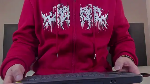 Snapshot of LiamThunder05_ chatting on 11/18/25, 03:12 LiamThunder05 online show from 11/18/25, 03:12