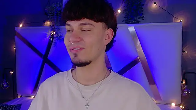 Snapshot of LiamThunder05_ chatting on 11/21/25, 03:05 LiamThunder05 online show from 11/21/25, 03:05