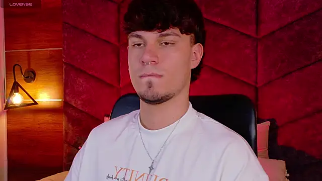 Snapshot of LiamThunder05_ chatting on 11/29/25, 03:20 LiamThunder05 online show from 11/29/25, 03:20