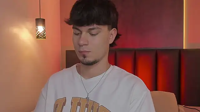 Snapshot of LiamThunder05_ chatting on 11/30/25, 12:09 LiamThunder05 online show from 11/30/25, 12:09