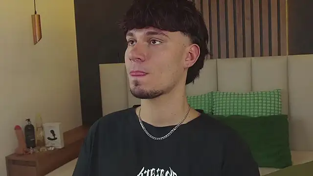 Snapshot of LiamThunder05_ chatting on 12/02/25, 08:04 LiamThunder05 online show from 12/02/25, 08:04