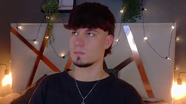 Snapshot of LiamThunder05_ chatting on 12/15/25, 07:40 LiamThunder05 online show from 12/15/25, 07:40