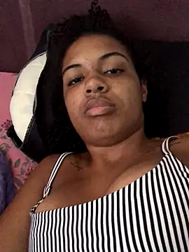 Lorennapires online show from 10/24/25, 09:17